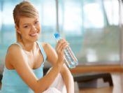 Yaz aylarında spor yaparken sıvı tüketmek şart!