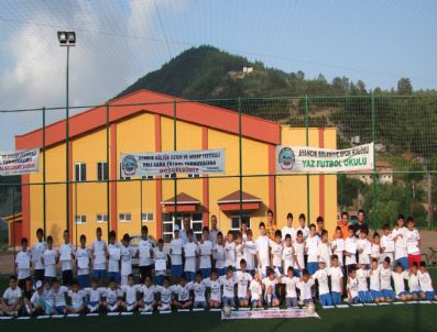 AYHAN ERGÜN - Yaz Spor Okulunu Bitiren 110 Genç Sertifika Aldı