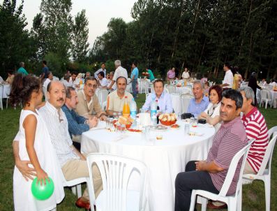 SALİH KAPUSUZ - Ak Partililer İftarda Buluştu