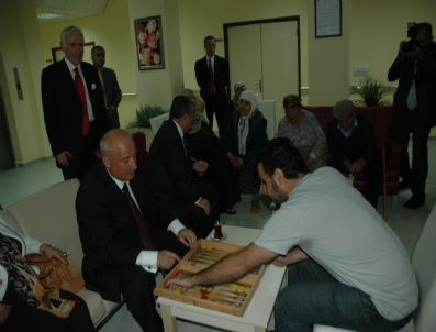 Ankara Valisi Yüksel, Yaşlılarla İftar Yaptı