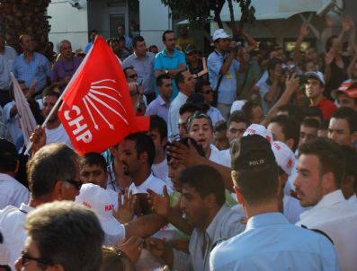 NECDET ÖZEKMEKÇI - Chp Mitinginde Olaylar