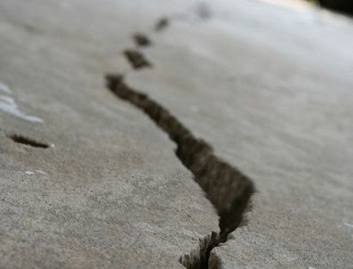 MEHMET ELLIBEŞ - Depremde hayatını kaybedenler denize karanfil atılarak anıldı