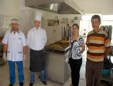 TUNCAY KıLıÇ - Edremit Körfezi'nin İlk Aş Evi 11 Yıldır Hizmet Veriyor