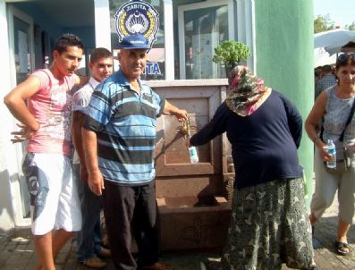 FIKRET AKOVA - Sebze Pazarına Çeşme Sevinci