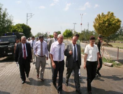 TAŞBURUN - Vali Amir Çiçek Taşburun Beldesinde İncelemelerde Bulundu