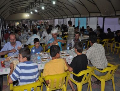 ŞERIFE ALP - Kızıltepe'de İftar Çadırına Vatandaşlar Yoğun İlgi Gösterdi