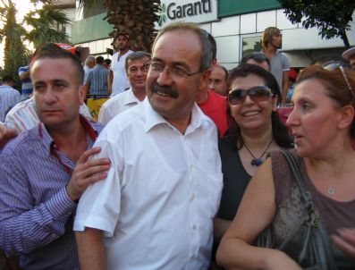 NECDET ÖZEKMEKÇI - Mitingte Yankesici Yakalayan Başkan Özekmekçi; 'Üzüldüm'