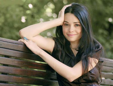 BAŞAR SAVUR - Özgü Namal aşkını Bodrum'a taşıdı