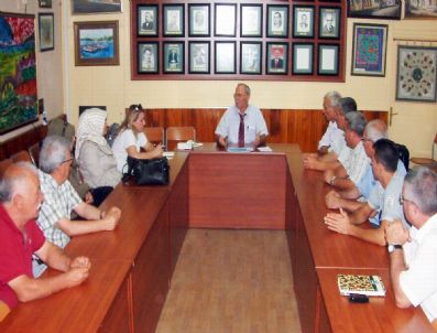 FIKRET AKOVA - Ak Parti İlçe Yönetimi Başkan Akova'yı Ziyaret Etti