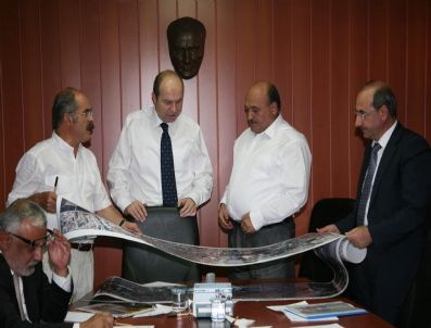 SÜLEYMAN KARAMAN - Büyükşehir Belediyesi'nde Demiryolu Ve Gar Binası Toplantısı