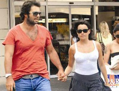 BAŞAR SAVUR - Özgü Namal işadamı sevgilisiyle İstanbul'da