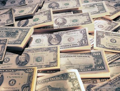 Bankalararası piyasada dolar 1,4985'le üç ayın en düşük düzeyine indi.
