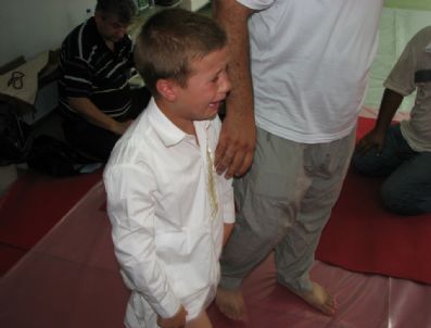 NOHUTLU - Erkekliğe Hüzünlü Adım