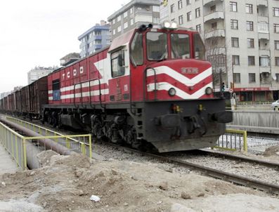 Erzincan'da demiryoluna bombalı saldırı