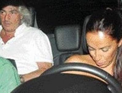 NEHİR ERDOĞAN - Mustafa Altıoklar gazetecileri görünce arka koltuğa oturdu