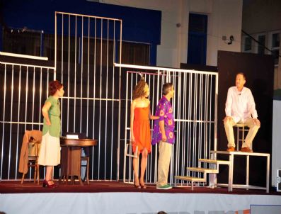 FERHAN ŞENSOY - Ortaoyunculardan Kahkaha Fırtınası