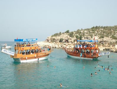 NARLıKUYU - Sıcaklar Vatandaşı Denize Döktü