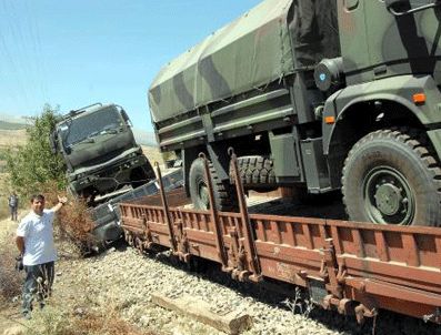 VAGON - Erzincan-Divriği seferini yapan trene mayınlı saldırı