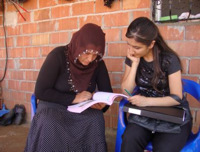 'Ana Kız Okuldayız' Kampanyası Sayesinde Aile Boyu Okur-yazar Oldular