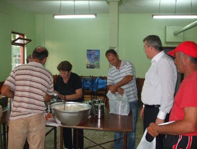 CEM KARA - Çatalca Belediyesi aşevi iftar yemeği veriyor