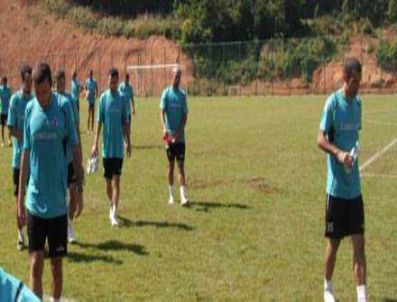 UFUK BAYRAKTAR - Diyarbakırspor'da Önceden Anlaşılan 30 Futbolcu İle Sözleşme İmzalandı