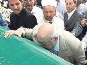 Hasan Pulur oğlunu son yolculuğuna uğurladı