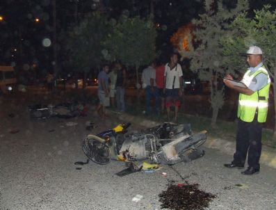 Motosikletler Kafa Kafaya Çarpıştı: 1 Ölü, 2 Yaralı