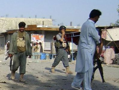 HELMAND - Taliban militanları işçileri hedef aldı