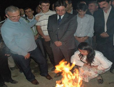 GÜLŞEN ORHAN - Türkiye Sıcaktan Kavrulurken Onlar Yakılan Ateşle Isındı