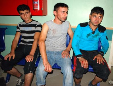 KAZıM MACIT - Yol Kesip 14 Genci Darp Ettiler