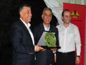 Başkan Şükrü Genç'ten Galatasaraylılara teşekkür plaketi