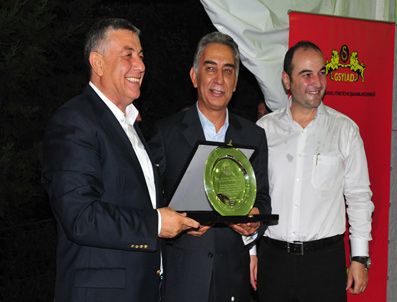 Başkan Şükrü Genç'ten Galatasaraylılara teşekkür plaketi