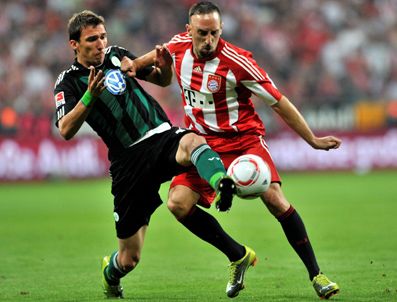 EDIN DZEKO - Bundesliga'da sezonun ilk maçında Bayern Münih Wolfsburg'u 2-1 yendi