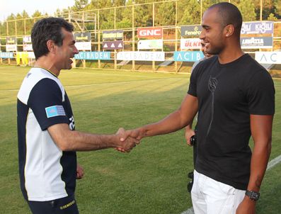 ANDRE SANTOS - Deivid de Souza Fenerbahçelilerle vedalaştı