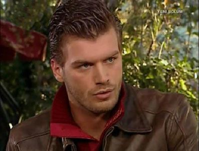 ELİF ŞAFAK - Kıvanç Tatlıtuğ 'Suret-i Aşk' filminde oynayacak