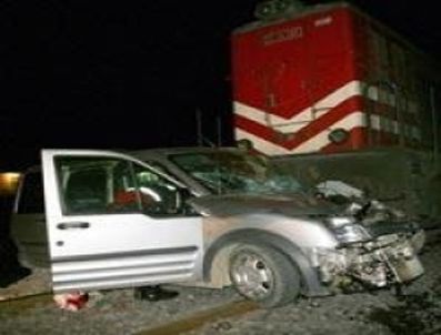 BAŞMANE - Yolcu treni otomobile çaptı: 2 ölü, 1 yaralı