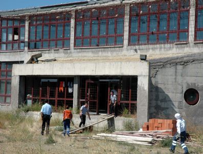 İlk İş Gününde Üzerine Duvar Devrilen İşçi Yaralandı