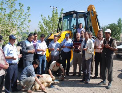 KARAELBISTAN - Karaelbistan Belediyesine Yeni Kepçe