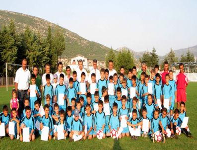 OSMAN HACıBEKTAŞOĞLU - Oğuzhanspor Yaz Spor Okulu Öğrencileri Sertifikalarını Aldılar
