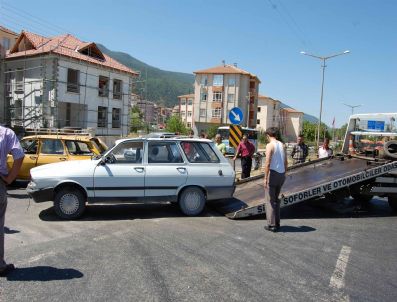 İSMAIL KARAKUYU - Simav'da Trafik Kazası: 2 Yaralı