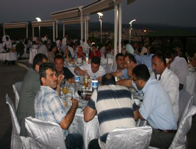 FEVAI ARSLAN - Ak Parti Düzce İl Teşkilatı Üyelerine İftar Yemeği Verdi
