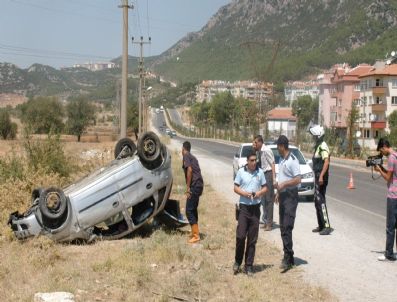 Araç Havada Üç Takla Attı; 5 Yaralı