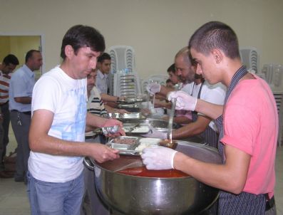 İSMAIL SOYKAN - Ayto İftar Sofrasını Köşkte Kurdu