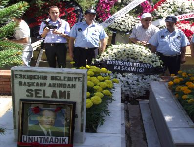 NEDIM ÖZTÜRK - Eski Belediye Başkanı Selami Vardar Kabri Başında Anıldı