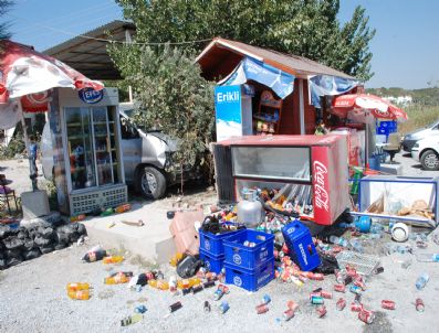Karşı Şeride Geçen Minibüs Büfeye Daldı