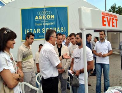 ORHANGAZI PARKı - Milletvekili Tutan, Hayır Tşörtü Giyen Genci İkna Etti