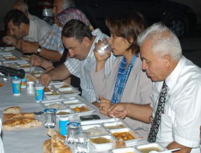CANAN CANDEMİR ÇELİK - Mustafakemalpaşa Belediyesi'nden İftar Yemeği