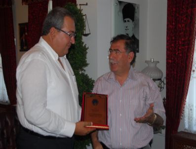 HASAN ÜNVER - Nevşehir Kapadokya Havalimanı Müdürü Şerit'den Ünver'e Plaket