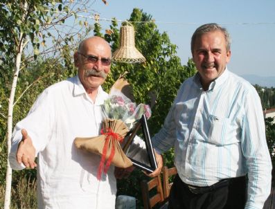 TUNCEL KURTİZ - Tuncel Kurtiz'e Tuncay Başkan'dan Plaket