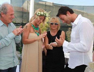 ABDULLAH BURNAZ - Cici anne nişana neden gelmedi?